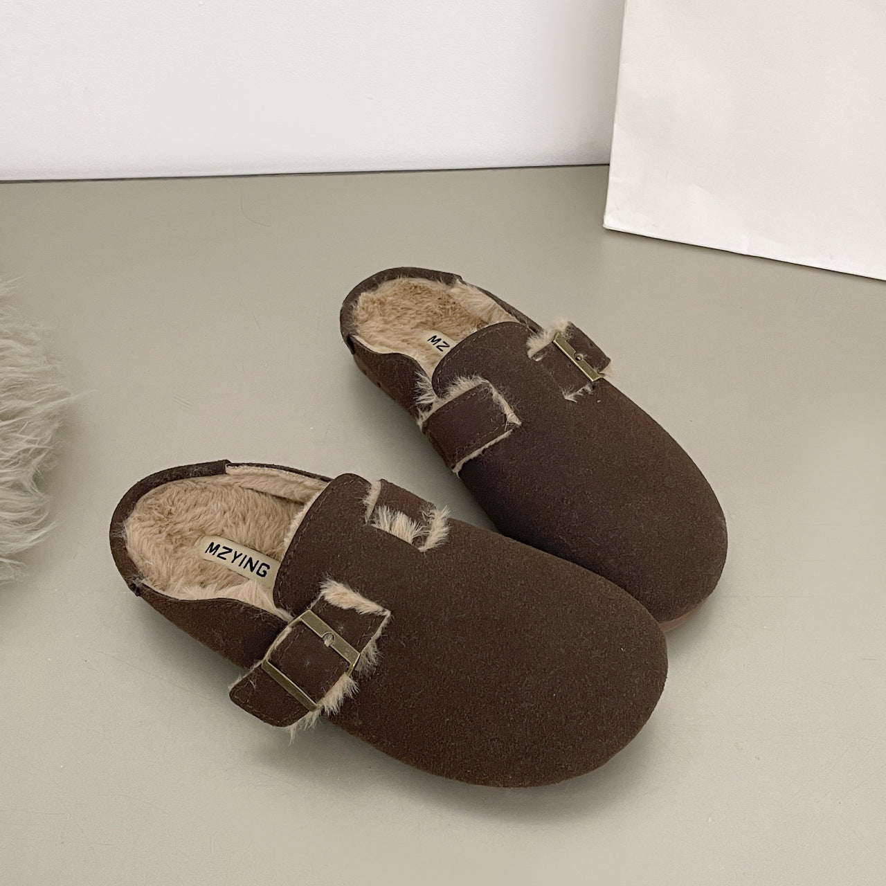 In stock closed toe ladies plush indoor slippers fur lovers flat mules furry cork house slippers for women