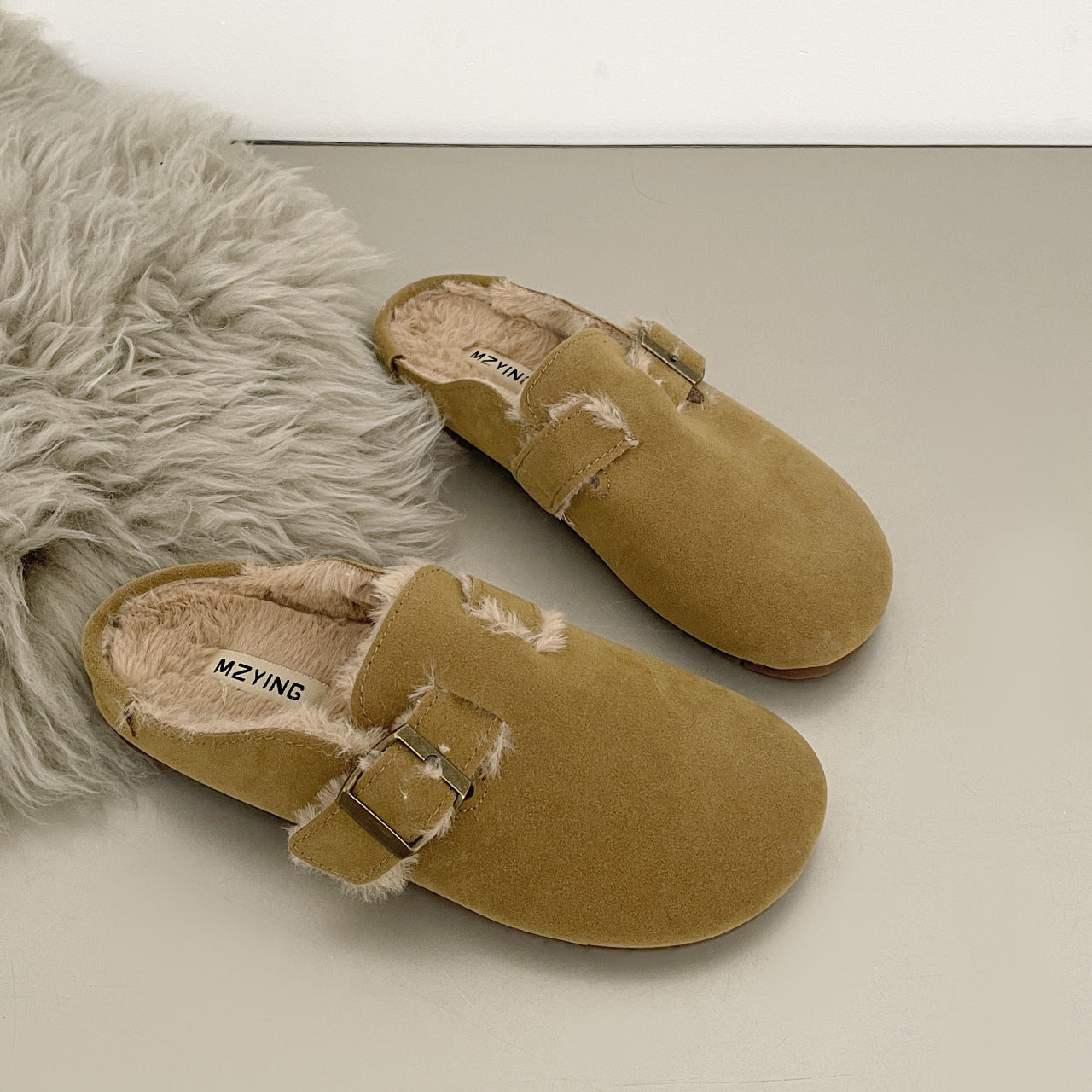 In stock closed toe ladies plush indoor slippers fur lovers flat mules furry cork house slippers for women