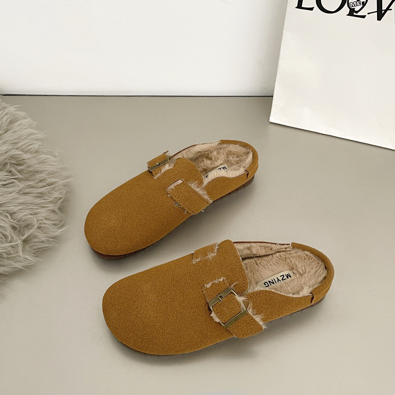 In stock closed toe ladies plush indoor slippers fur lovers flat mules furry cork house slippers for women