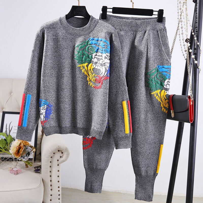 Unisex -Autumn or Winter Knitted Suit Fashion Embroidered Tiger Head Sweater Top + Pants Knitted Tracksuit 2 Piece Set