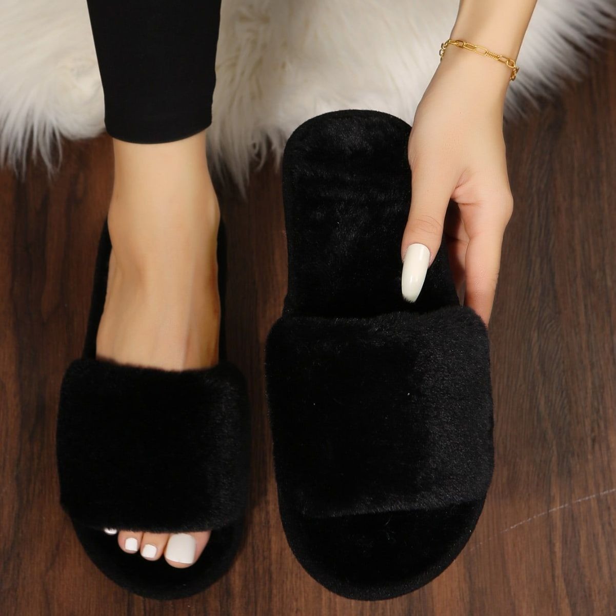 House of Hutson Home Goods - Indoor Plush Slippers
