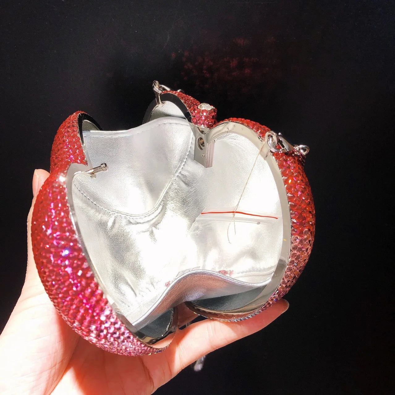 Dazzling Heart Shape Diamond Bag. Crystal Handbags.