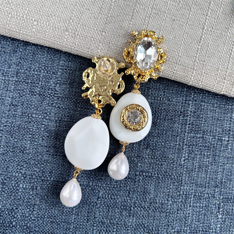 New vintage vintage vintage texture heavy industry diamond studded snow-white translucent glass pearl long sweeping shoulder earrings ear clips for women