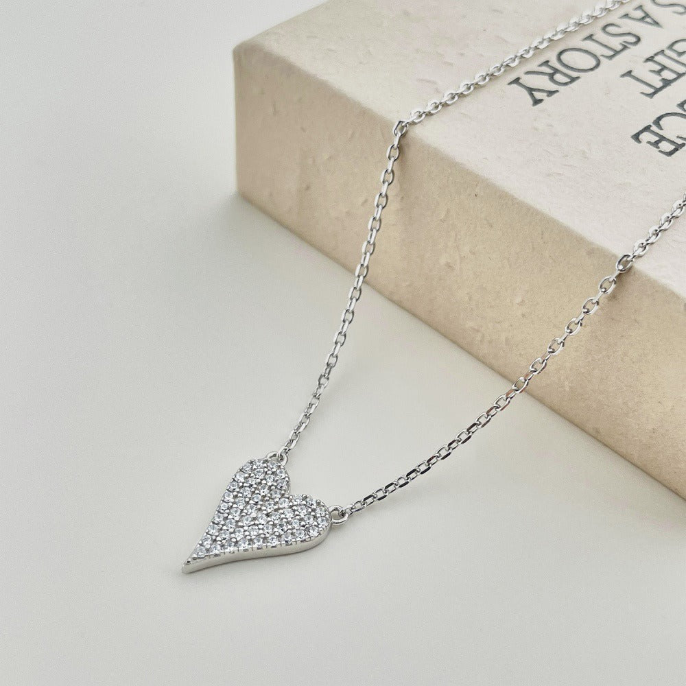 Pendant set with heart-shaped diamond necklace