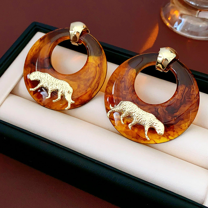 Circular tiger earrings, niche, high-end, elegant, fashionable, simple, versatile, personalized earrings