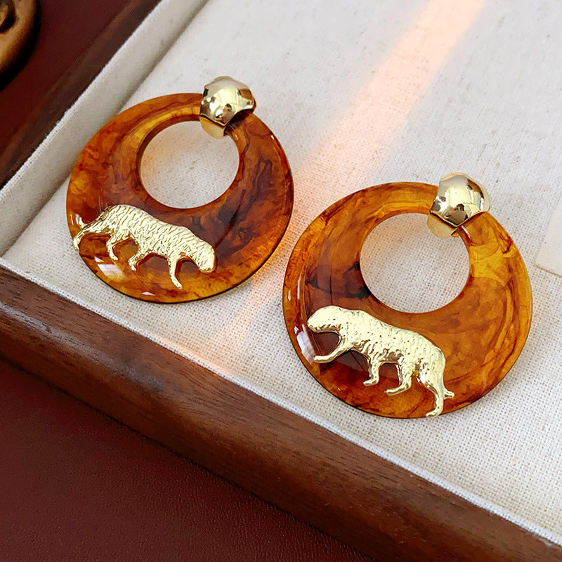 Circular tiger earrings, niche, high-end, elegant, fashionable, simple, versatile, personalized earrings